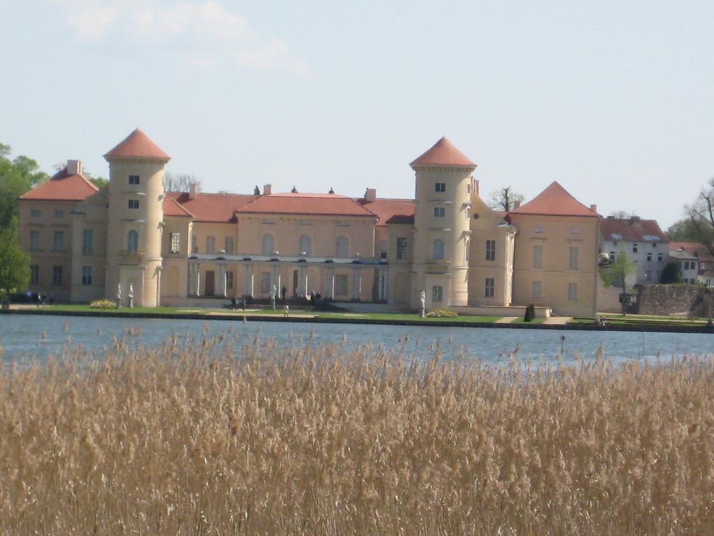 Schloss-Und Seeblick Apartment Rheinsberg Luaran gambar