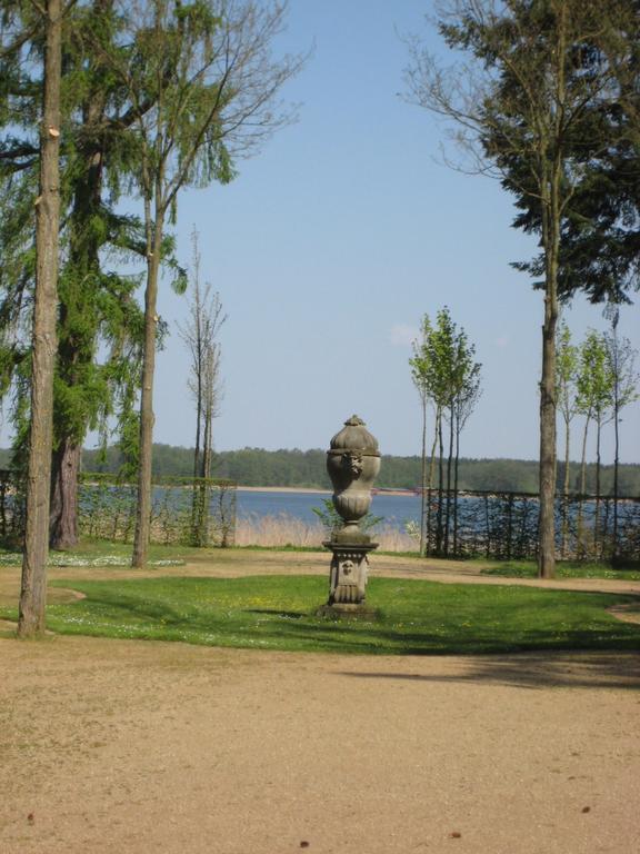 Schloss-Und Seeblick Apartment Rheinsberg Luaran gambar