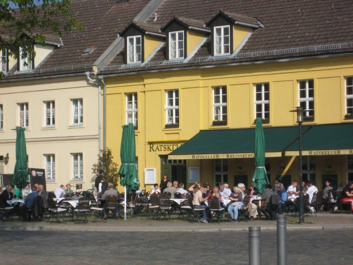 Schloss-Und Seeblick Apartment Rheinsberg Luaran gambar